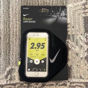 NWT Nike Pocket Arm Band